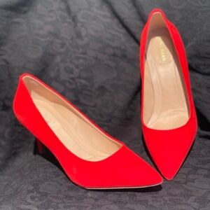 COLE HAAN - NEVER WORN  6.5 US (37 EUR) True Red Suede Pump